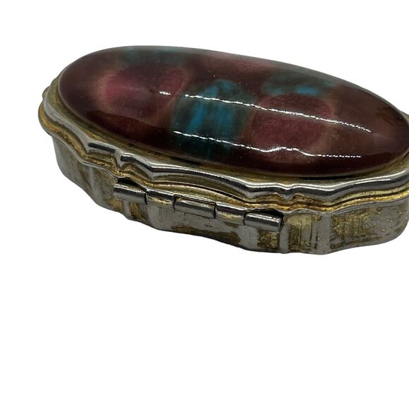 Charming Pill Box Vintage Retro Gold Tone Puffed Lid Retro Chic Aged Finish - Picture 4 of 14